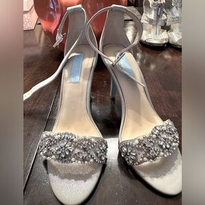 Betsey Johnson silver sequins and pearl sandal size 7.5